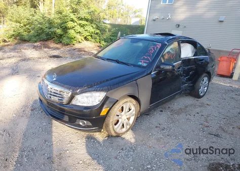 2011 Mercedes-Benz C 300 Luxury 4Matic из США, поврежденный, VIN WDDGF8BB6BR133215